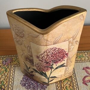 Elegant Gold and Cream Floral Vase